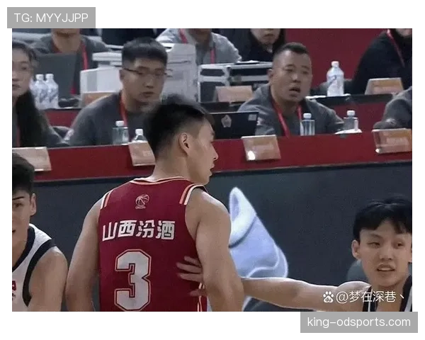 持球掩护规则解析：什么是合法掩护与进攻犯规的判罚标准